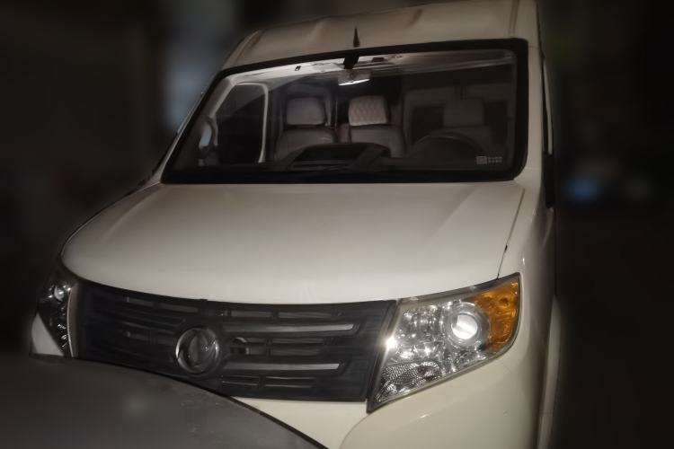 Used Dongfeng Yufeng 2018 2.5T Logistics Vehicle A100 Long Wheelbase Mid-Roof 5-9 Seater China V Emission Standard ZD25 Front