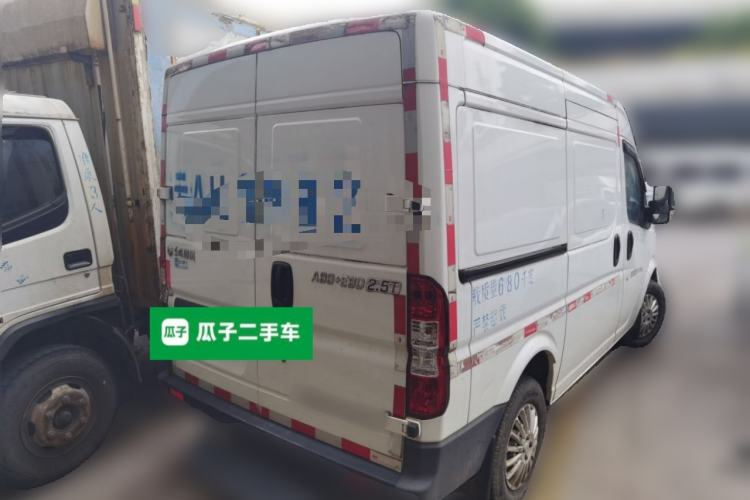 Used Dongfeng Yufeng 2018 2.5T Logistics Vehicle A100 Short Wheelbase Mid-Roof 3-Seater China V Standard ZD25 Rear Right 45 Deg