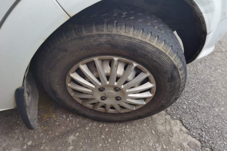 Used Dongfeng Yufeng 2018 2.5T Logistics Vehicle A100 Short Wheelbase Mid-Roof 3-Seater China V Standard ZD25 Right Front Wheel Hub