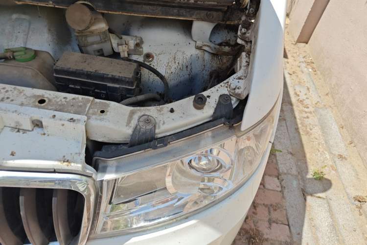 Used Dongfeng Yufeng  Engine Bay Left