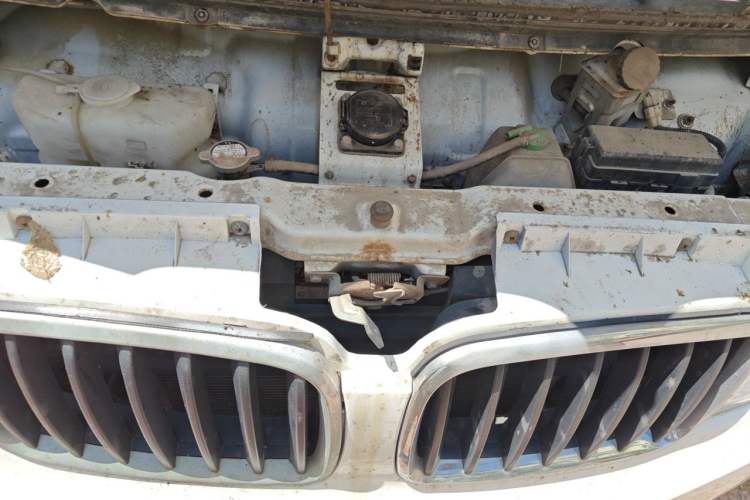 Used Dongfeng Yufeng  Engine Bay