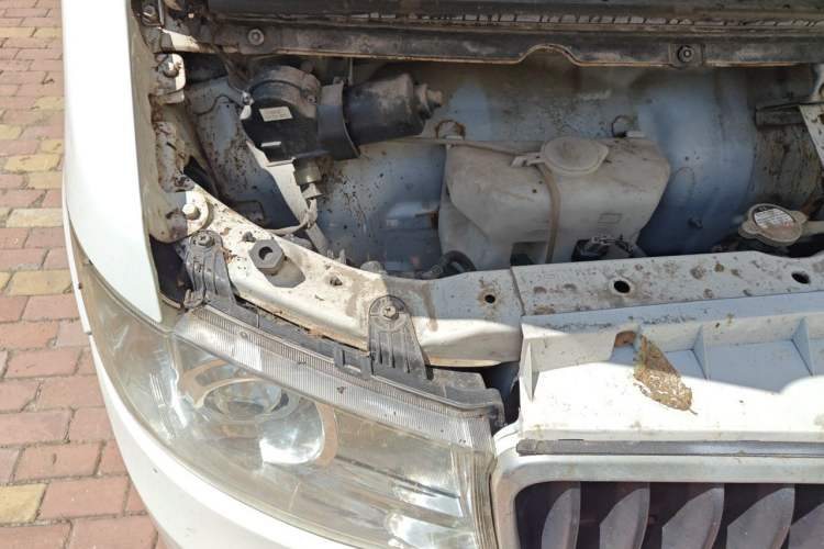 Used Dongfeng Yufeng  Engine Bay Right