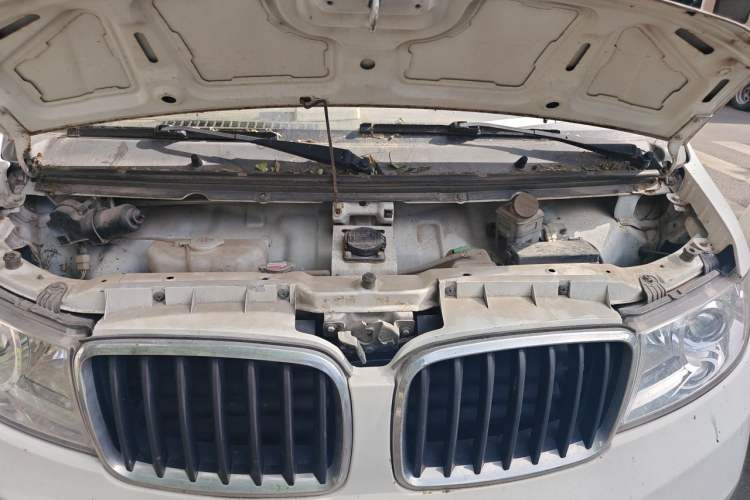 Used Dongfeng Yufeng  Engine Bay