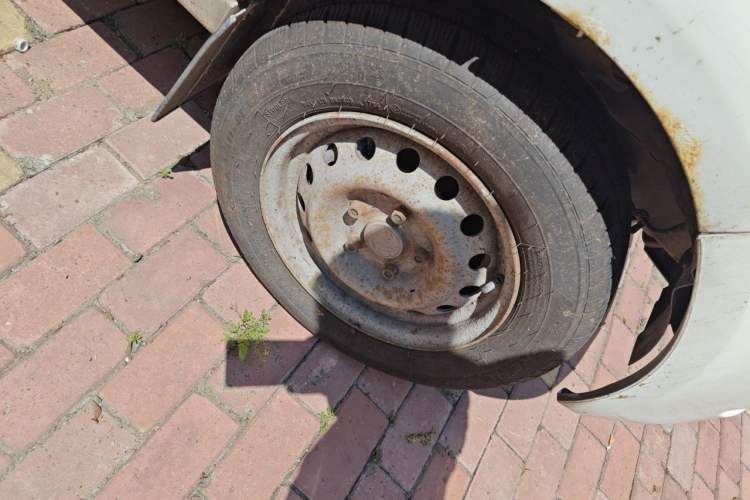 Used Dongfeng Yufeng  Right Front Wheel Hub