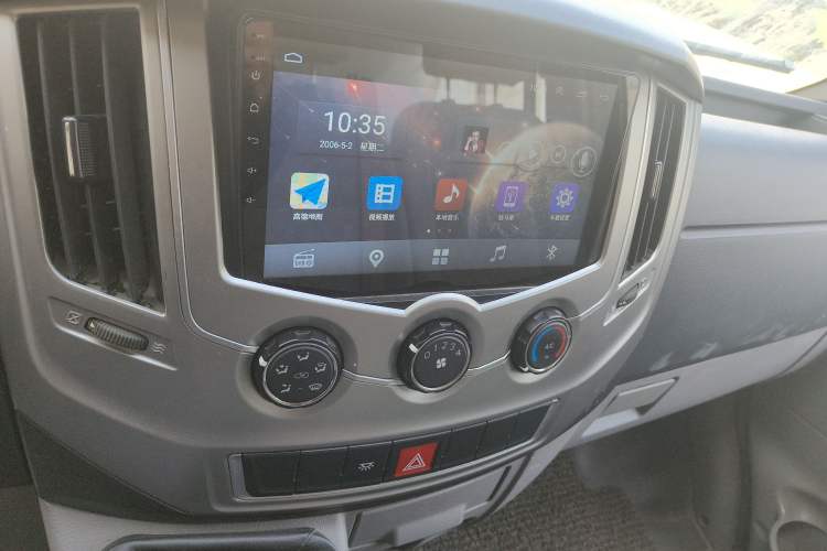 Used Dongfeng Yufeng 2020 2.3T Economy Logistics Vehicle Long Wheelbase High Roof 5-9 Seater WP2.3 Audio And AC Panel