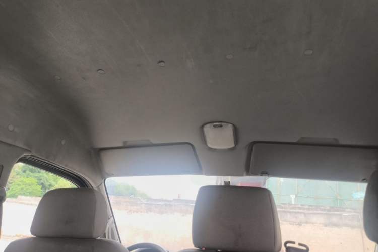 Used Dongfeng Yufeng 2020 2.3T Economy Standard Edition Logistics Vehicle Short Wheelbase Mid-Roof Design 5-9 Seats WP2.3 Headliner