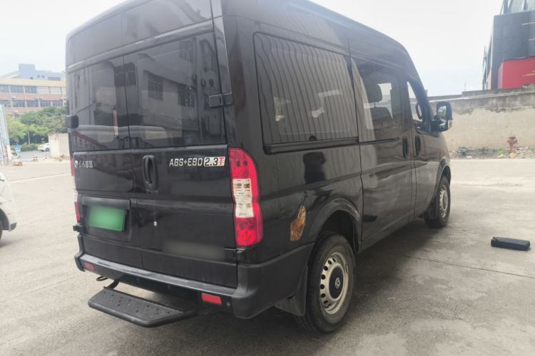Used Dongfeng Yufeng 2020 2.3T Economy Standard Edition Logistics Vehicle Short Wheelbase Mid-Roof Design 5-9 Seats WP2.3 Rear Right 45 Deg