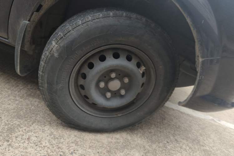 Used Dongfeng Yufeng  Right Front Wheel Hub