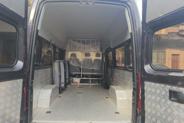 Used Dongfeng Yufeng 2020 2.3T Economy Logistics Vehicle Long Wheelbase High Roof 5-9 Seater WP2.3 Trunk