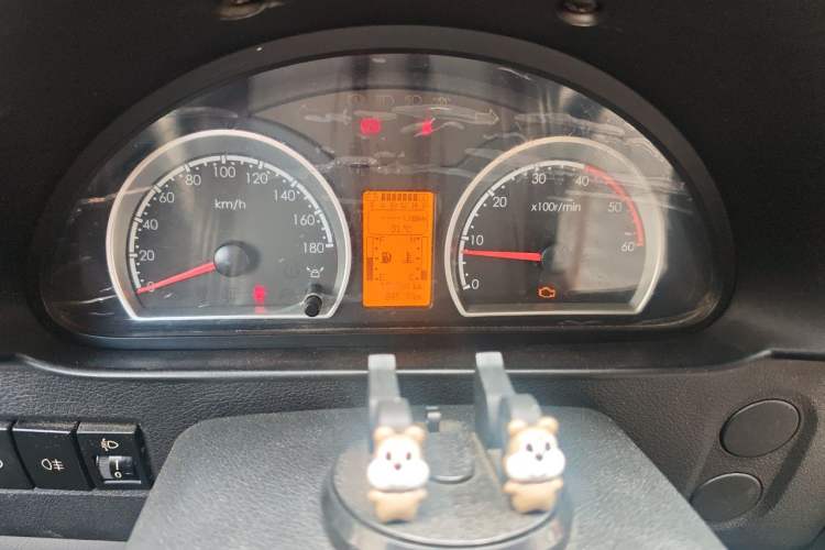Used Dongfeng Yufeng 2020 2.3T Economy Logistics Vehicle Long Wheelbase Mid-Roof Design 5-9 Seater WP2.3 Instrument Cluster
