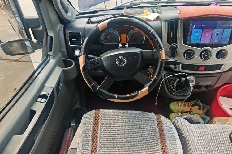 Used Dongfeng Yufeng 2020 2.3T Economy Logistics Vehicle Long Wheelbase Mid-Roof Design 5-9 Seater WP2.3 Steering Wheel