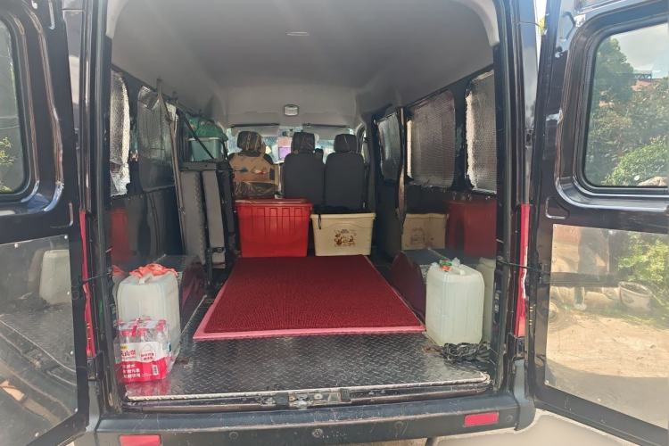 Used Dongfeng Yufeng 2020 2.3T Economy Logistics Vehicle Long Wheelbase Mid-Roof Design 5-9 Seater WP2.3 Trunk