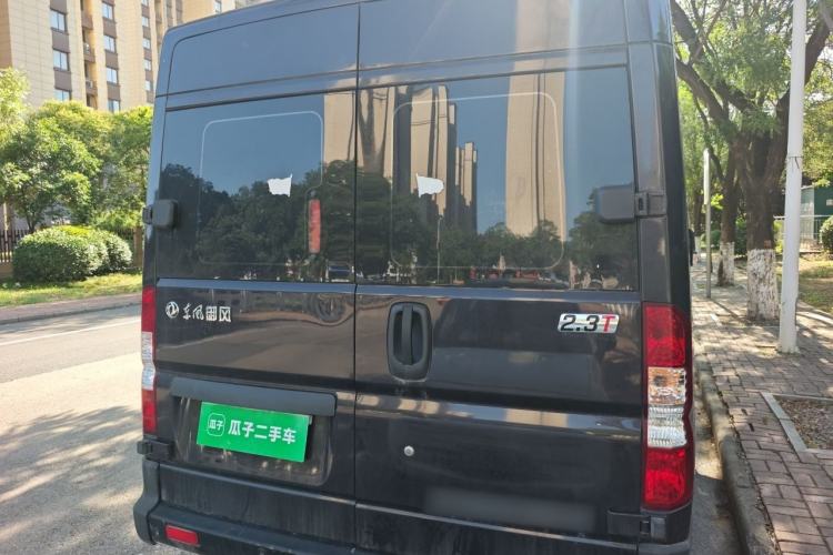 Used Dongfeng Yufeng 2020 2.5T V9 Logistics Vehicle Long Wheelbase Mid-Roof Design 6-9 Seater China V Emission Standard ZD25 Rear