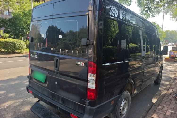 Used Dongfeng Yufeng 2020 2.5T V9 Logistics Vehicle Long Wheelbase Mid-Roof Design 6-9 Seater China V Emission Standard ZD25 Rear Right 45 Deg