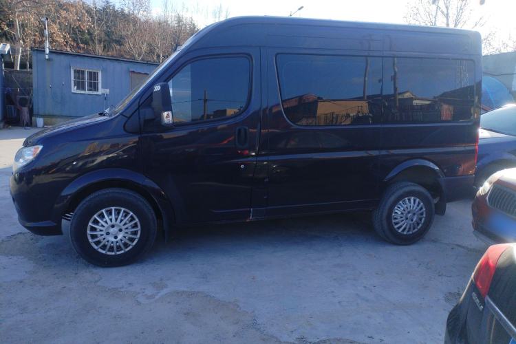 Used Dongfeng Yufeng 2020 2.3T Economy Standard Edition Logistics Vehicle Short Wheelbase Mid-Roof Design 5-9 Seats WP2.3 Exterior 3