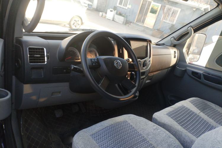 Used Dongfeng Yufeng 2020 2.3T Economy Standard Edition Logistics Vehicle Short Wheelbase Mid-Roof Design 5-9 Seats WP2.3 Interior 2