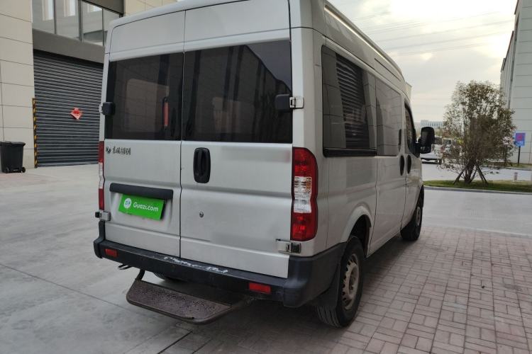 Used Dongfeng Yufeng 2020 2.5T V9 Value-Added Edition Logistics Vehicle Short Wheelbase Mid-Roof Design 5–9 Seater China V Emission Standard ZD25 Rear Right 45 Deg
