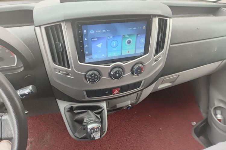 Used Dongfeng Yufeng 2020 2.3T Economy Logistics Vehicle Short Wheelbase Mid-Roof Design 5-9 Seats WP2.3 Audio And AC Panel