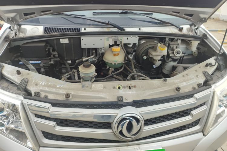 Used Dongfeng Yufeng 2020 2.3T Economy Logistics Vehicle Short Wheelbase Mid-Roof Design 5-9 Seats WP2.3 Engine Bay