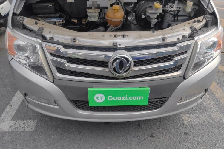 Used Dongfeng Yufeng 2020 2.5T V9 Logistics Vehicle Long Wheelbase Mid-Roof Design 6-9 Seater China V Emission Standard ZD25 Engine Bay