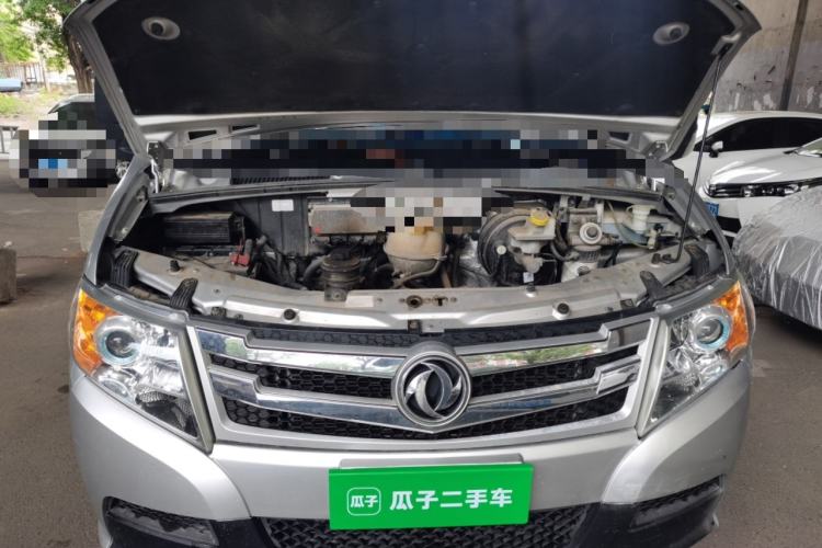 Used Dongfeng Yufeng 2020 2.3T Economy Standard Edition Logistics Vehicle Short Wheelbase Mid-Roof Design 5-9 Seats WP2.3 Engine Bay