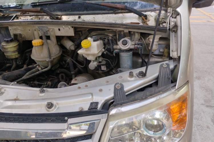 Used Dongfeng Yufeng 2020 2.5T V9 Logistics Vehicle Long Wheelbase High Roof 6-9 Seater China V Emission Standard ZD25 Engine Bay Left