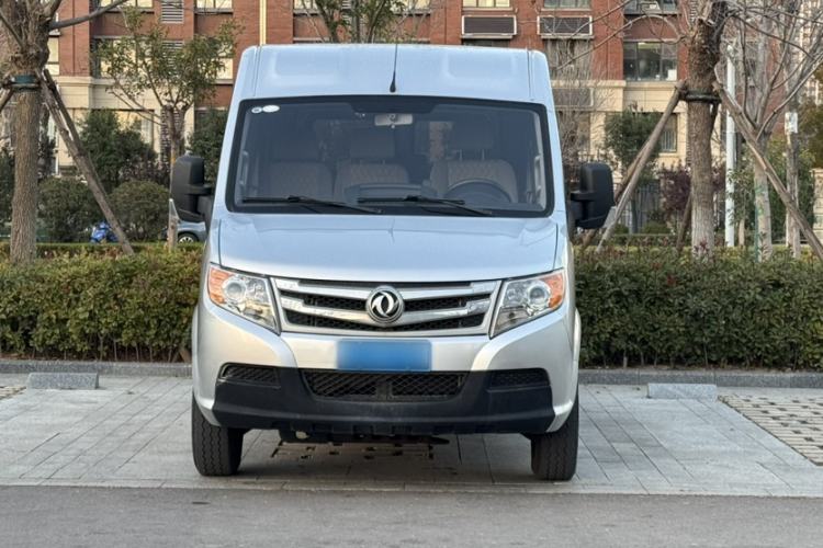 Used Dongfeng Yufeng 2020 2.3T Economy Logistics Vehicle Short Wheelbase Mid-Roof Design 5-9 Seats WP2.3 Exterior 2