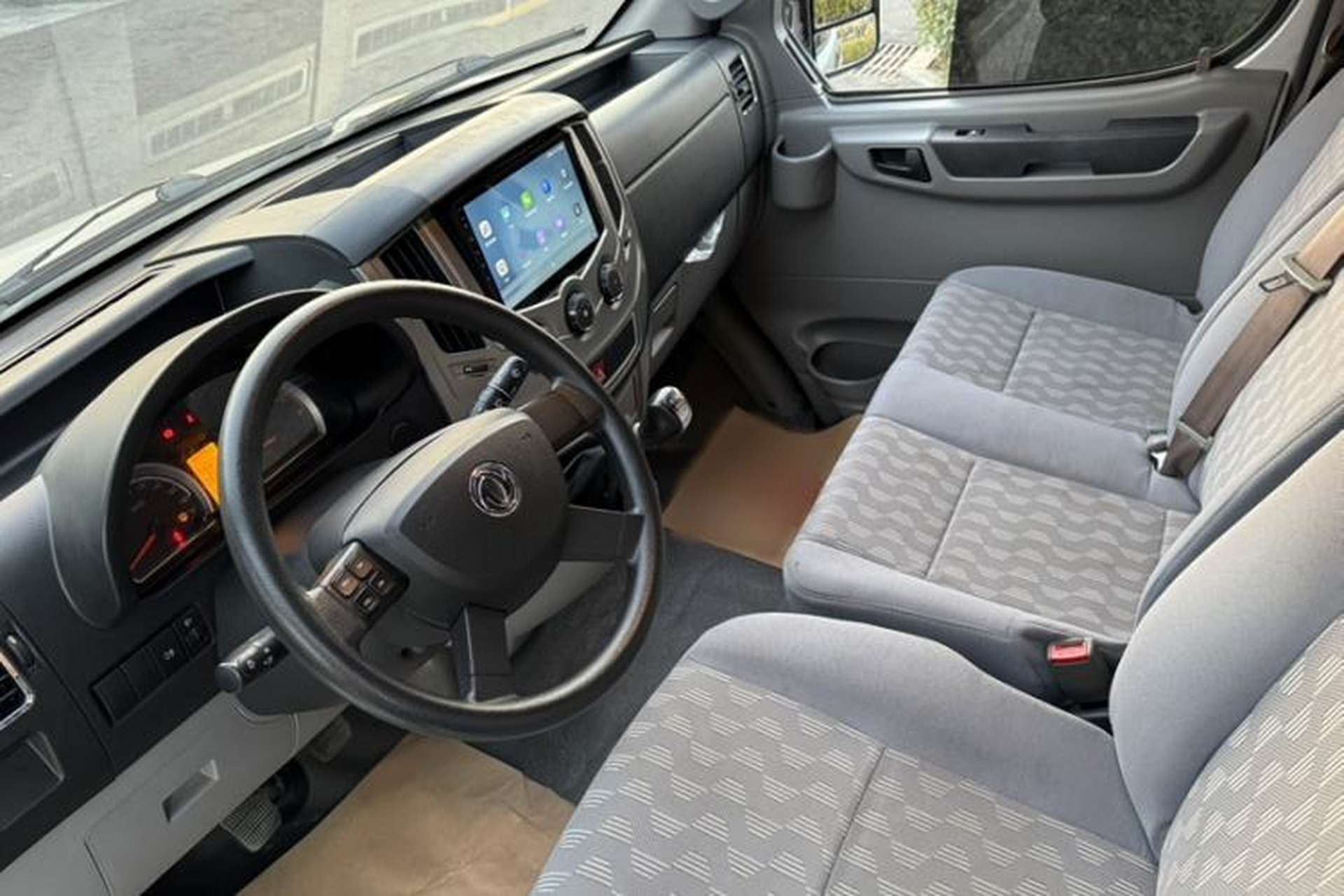 Used Dongfeng Yufeng 2020 2.3T Economy Logistics Vehicle Short Wheelbase Mid-Roof Design 5-9 Seats WP2.3 Exterior 3