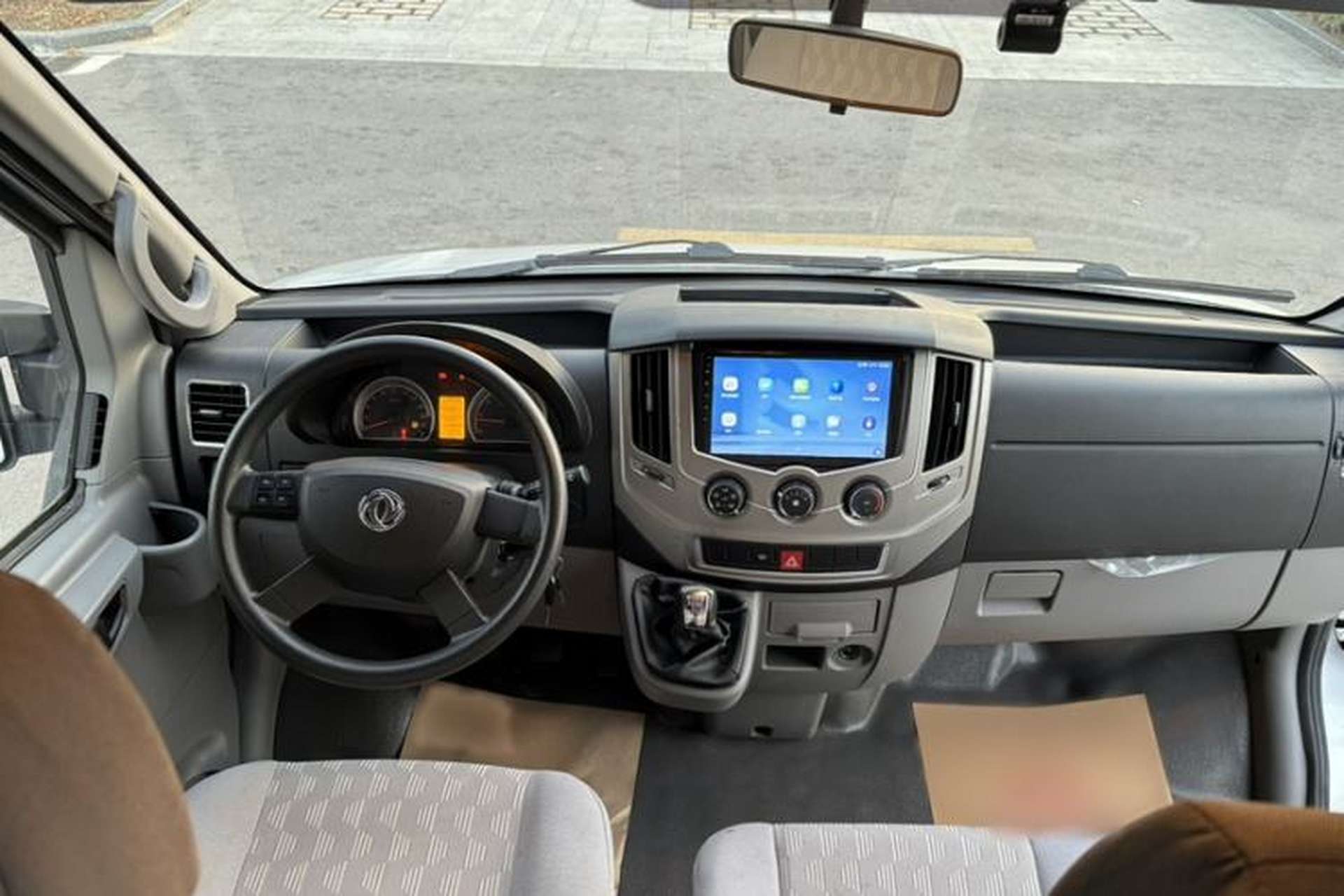 Used Dongfeng Yufeng 2020 2.3T Economy Logistics Vehicle Short Wheelbase Mid-Roof Design 5-9 Seats WP2.3 Exterior 5