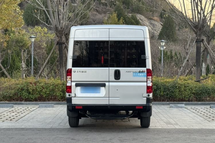 Used Dongfeng Yufeng 2020 2.3T Economy Logistics Vehicle Short Wheelbase Mid-Roof Design 5-9 Seats WP2.3 Exterior 9