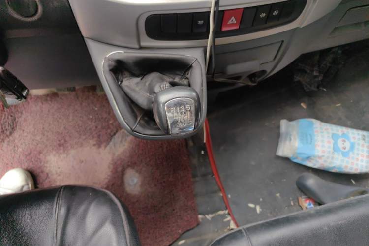 Used Dongfeng Yufeng 2020 2.3T Economy Van Long Wheelbase High Roof 3-Seater WP2.3 Gear Lever