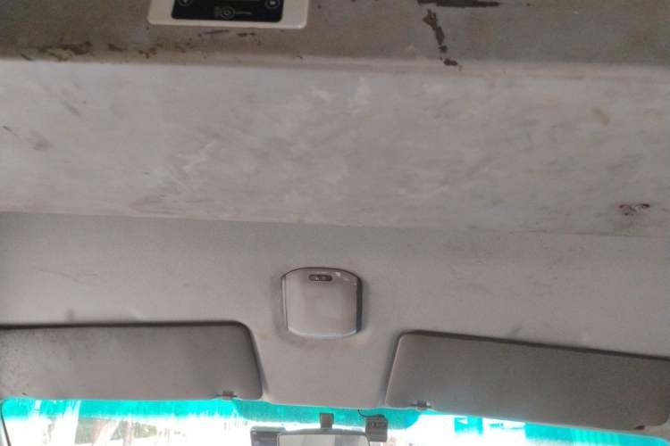 Used Dongfeng Yufeng 2020 2.5T V9 Logistics Vehicle Long Wheelbase High Roof 6-9 Seater China V Emission Standard ZD25 Headliner