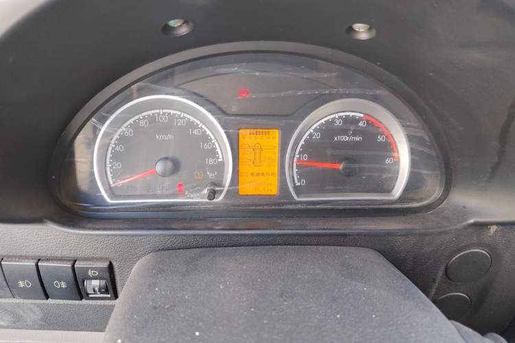 Used Dongfeng Yufeng 2020 2.3T Economy Logistics Vehicle Long Wheelbase Mid-Roof Design 5-9 Seater WP2.3 Instrument Cluster