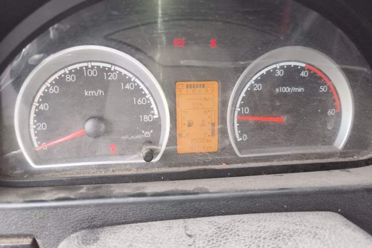 Used Dongfeng Yufeng 2020 2.5T V9 Value-Added Edition Logistics Vehicle Short Wheelbase Mid-Roof Design 5–9 Seater China V Emission Standard ZD25 Instrument Cluster