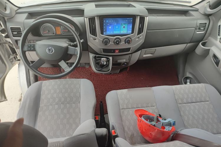 Used Dongfeng Yufeng 2020 2.3T Economy Logistics Vehicle Short Wheelbase Mid-Roof Design 5-9 Seats WP2.3 Interior 2