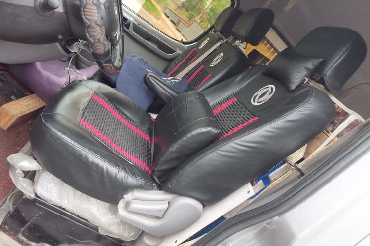 Used Dongfeng Yufeng 2020 2.5T V9 Value-Added Edition Logistics Vehicle Short Wheelbase Mid-Roof Design 5–9 Seater China V Emission Standard ZD25 Left Front Seat