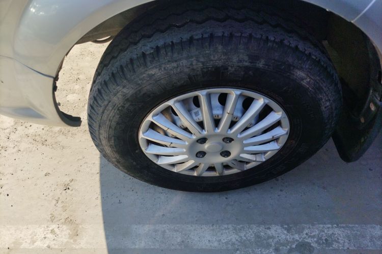 Used Dongfeng Yufeng 2020 2.3T Economy Standard Edition VAN Short Wheelbase Mid-Roof 3-Seater WP2.3 Left Front Wheel Hub