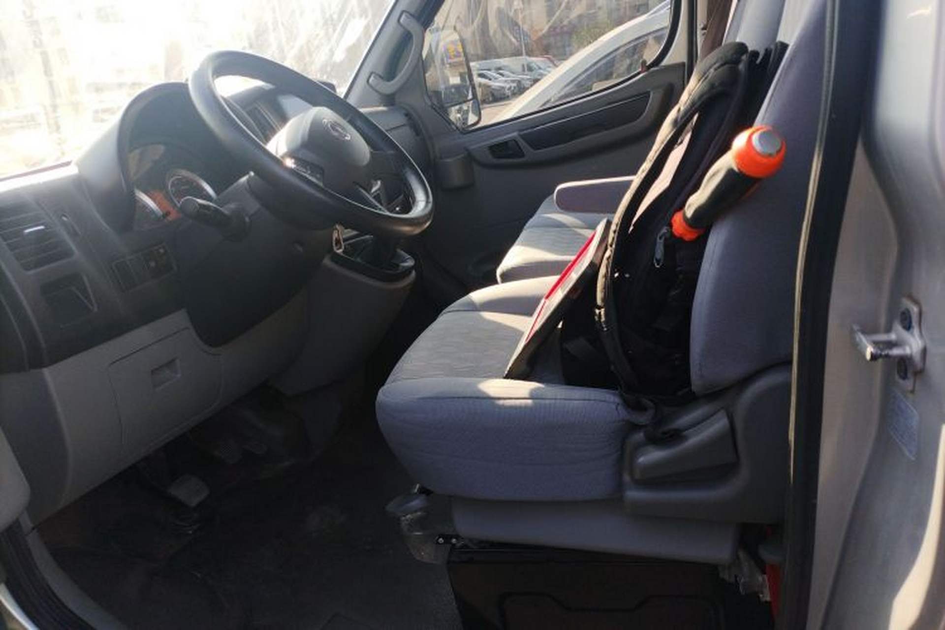 Used Dongfeng Yufeng 2020 2.3T Economy Standard Edition VAN Short Wheelbase Mid-Roof 3-Seater WP2.3 Left Rear Seat