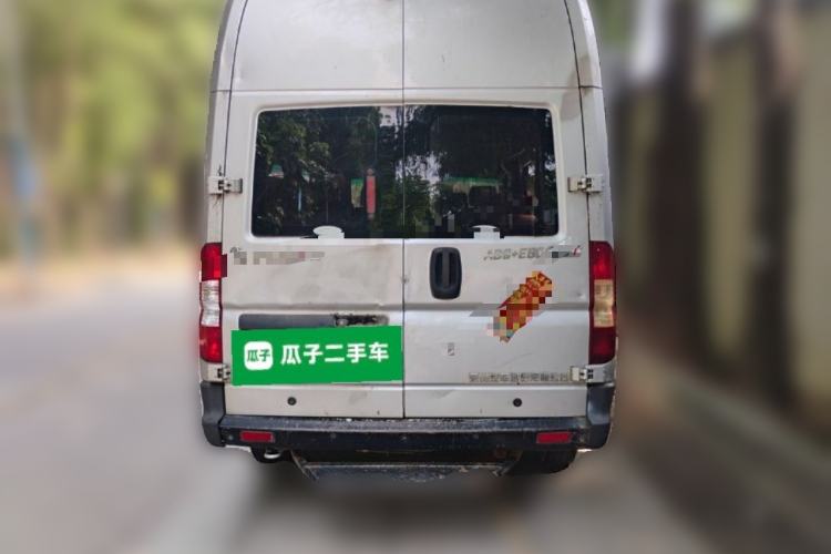 Used Dongfeng Yufeng 2020 2.5T V9 Logistics Vehicle Long Wheelbase High Roof 6-9 Seater China V Emission Standard ZD25 Rear