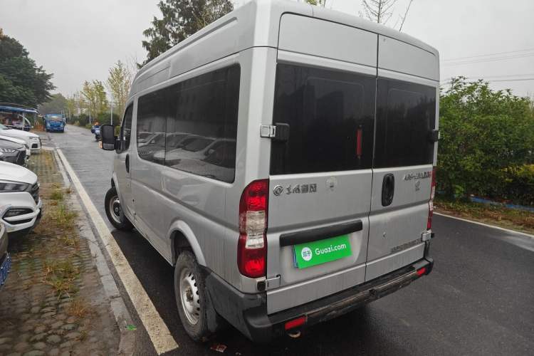 Used Dongfeng Yufeng 2020 2.3T Economy Standard Edition Logistics Vehicle Short Wheelbase Mid-Roof Design 5-9 Seats WP2.3 Rear Left 45 Deg