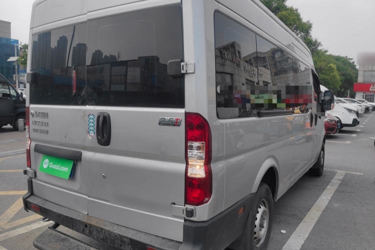 Used Dongfeng Yufeng 2020 2.5T V9 Logistics Vehicle Long Wheelbase Mid-Roof Design 6-9 Seater China V Emission Standard ZD25 Rear Right 45 Deg