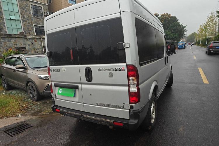 Used Dongfeng Yufeng 2020 2.3T Economy Standard Edition Logistics Vehicle Short Wheelbase Mid-Roof Design 5-9 Seats WP2.3 Rear Right 45 Deg