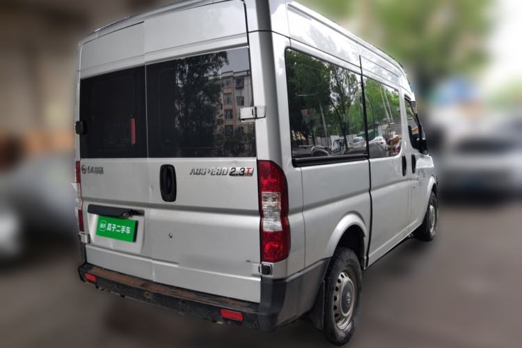 Used Dongfeng Yufeng 2020 2.3T Economy Standard Edition Logistics Vehicle Short Wheelbase Mid-Roof Design 5-9 Seats WP2.3 Rear Right 45 Deg