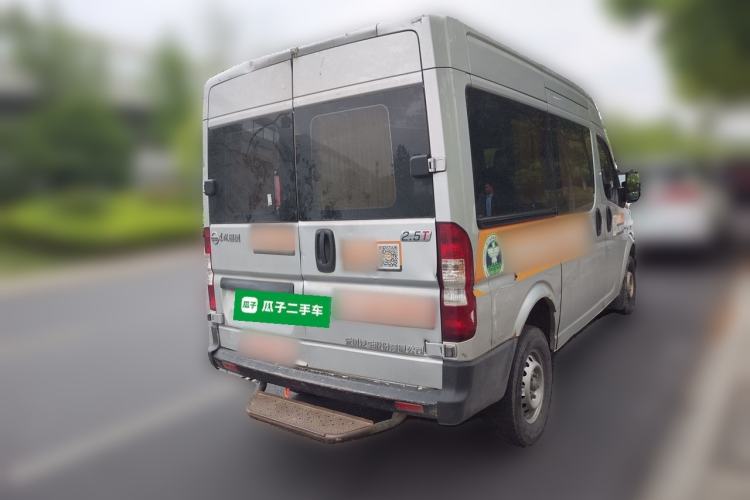 Used Dongfeng Yufeng 2020 2.5T V9 Value-Added Edition Logistics Vehicle Short Wheelbase Mid-Roof Design 5–9 Seater China V Emission Standard ZD25 Rear Right 45 Deg