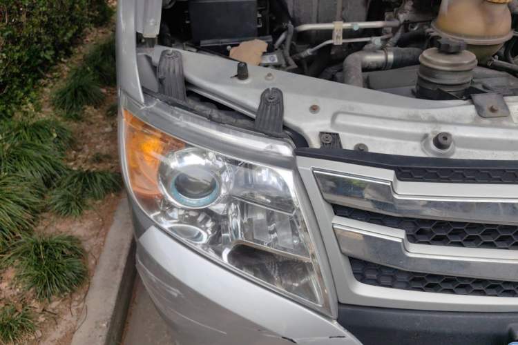Used Dongfeng Yufeng 2020 2.3T Economy Van Long Wheelbase High Roof 3-Seater WP2.3 Right Front Headlight