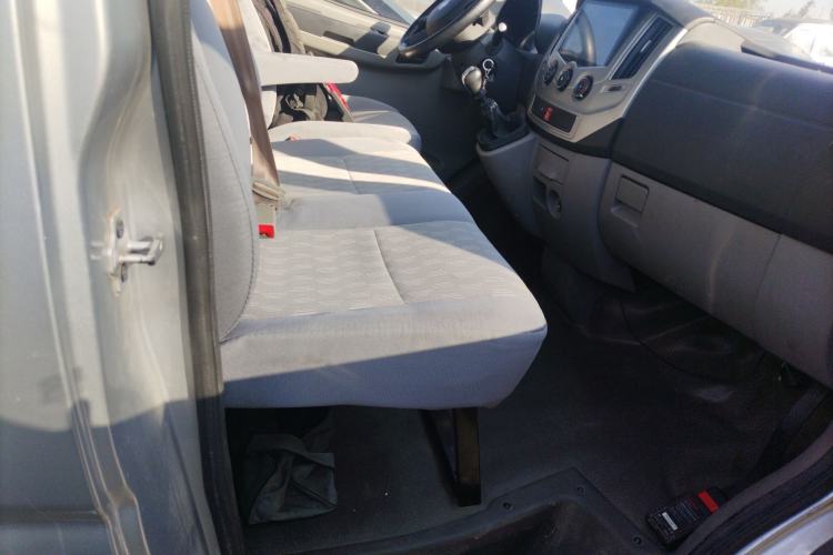 Used Dongfeng Yufeng 2020 2.3T Economy Standard Edition VAN Short Wheelbase Mid-Roof 3-Seater WP2.3 Right Front Seat