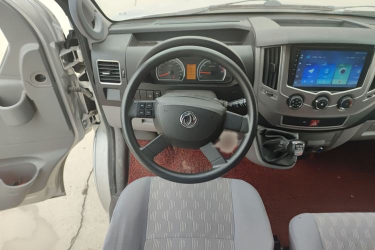Used Dongfeng Yufeng 2020 2.3T Economy Logistics Vehicle Short Wheelbase Mid-Roof Design 5-9 Seats WP2.3 Steering Wheel