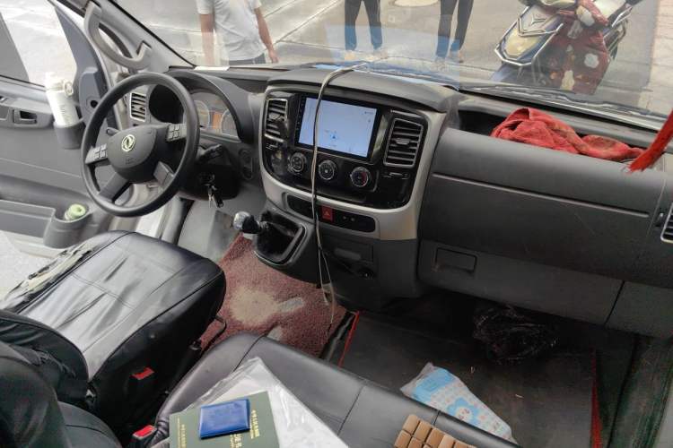 Used Dongfeng Yufeng 2020 2.3T Economy Van Long Wheelbase High Roof 3-Seater WP2.3 Steering Wheel