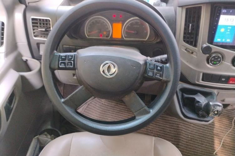 Used Dongfeng Yufeng 2020 2.5T V9 Logistics Vehicle Long Wheelbase High Roof 6-9 Seater China V Emission Standard ZD25 Steering Wheel