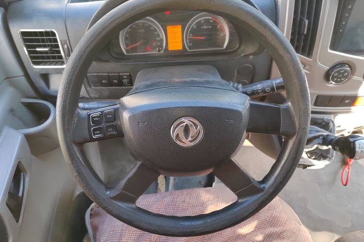 Used Dongfeng Yufeng 2020 2.3T Economy Logistics Vehicle Long Wheelbase Mid-Roof Design 5-9 Seater WP2.3 Steering Wheel